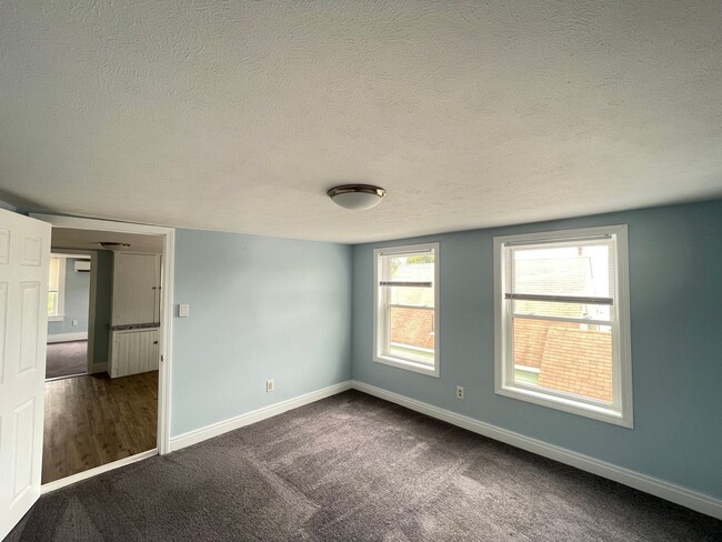 Building Photo - 139 W Hollis St