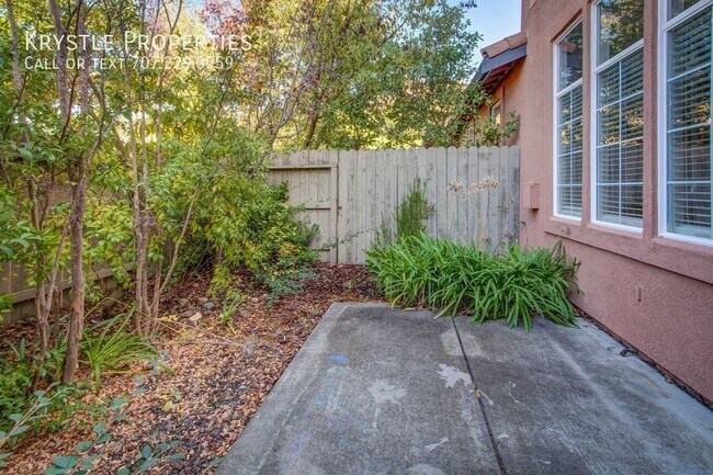 Building Photo - Spectacular property in Vallejo's Gated Ti...