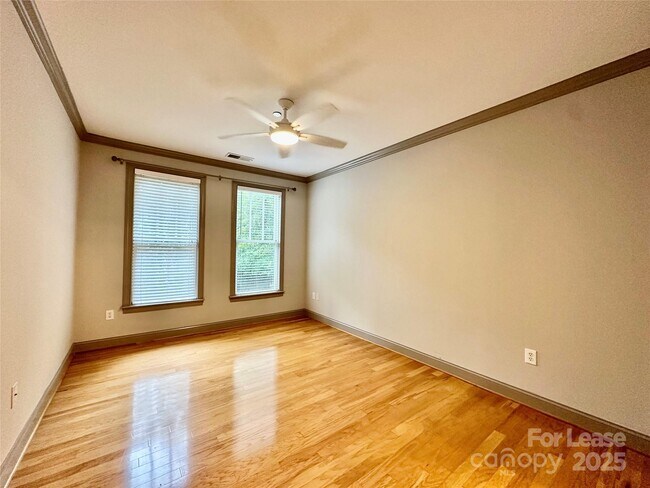 Building Photo - 518 Clarice Ave