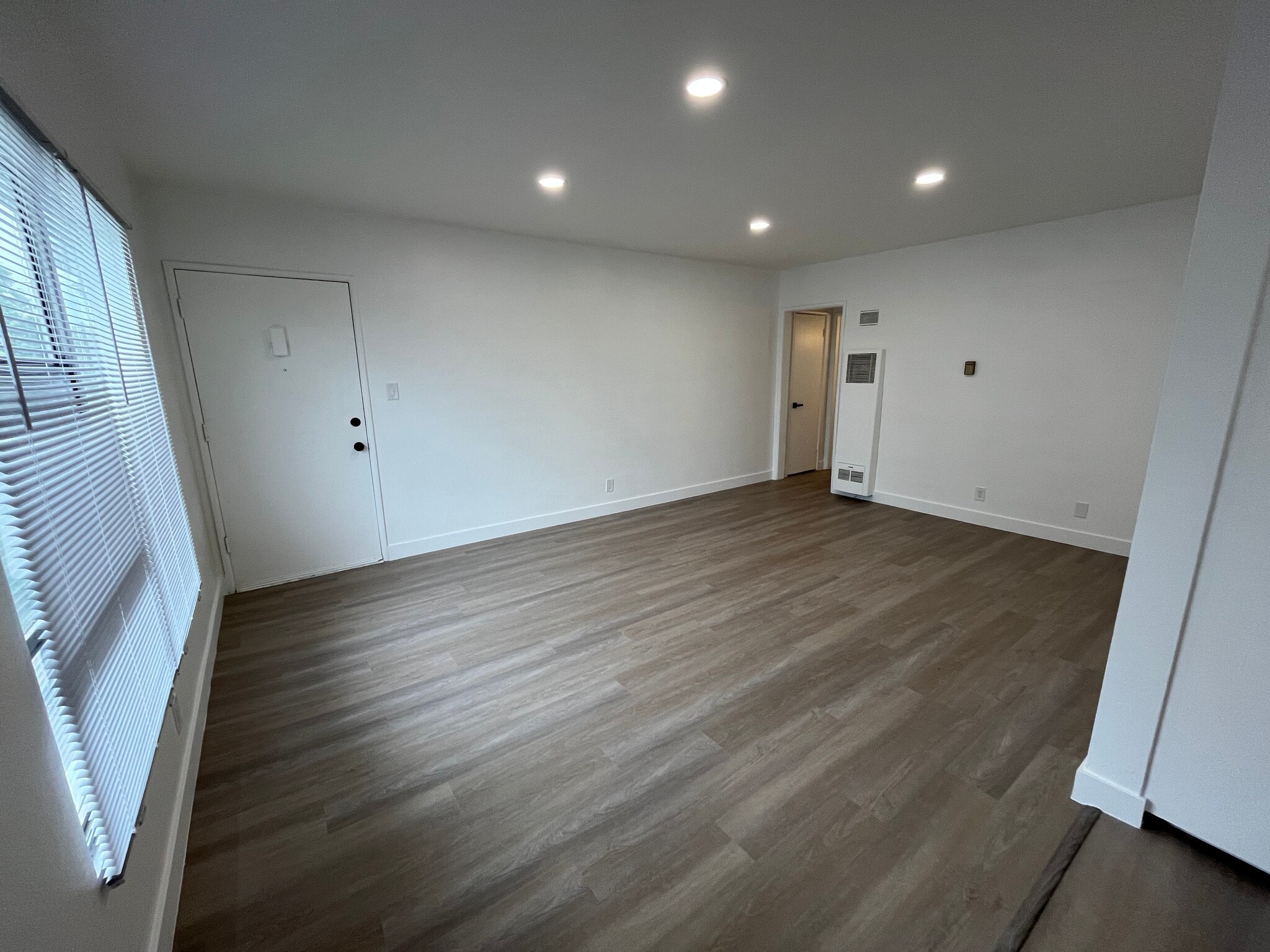 Building Photo - 3633 Kelton Ave