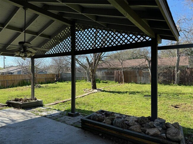 Building Photo - 12800 Irongate Ave