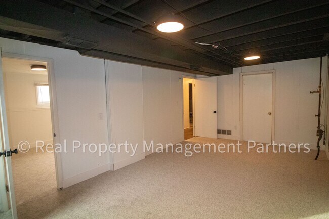 Building Photo - Fully Renovated 5 Bed, 2 Bath Home Near Breton Village