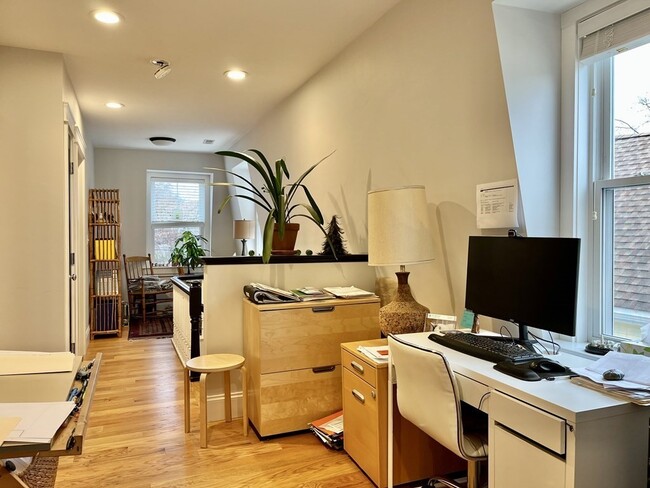 Building Photo - 9 Sherman St