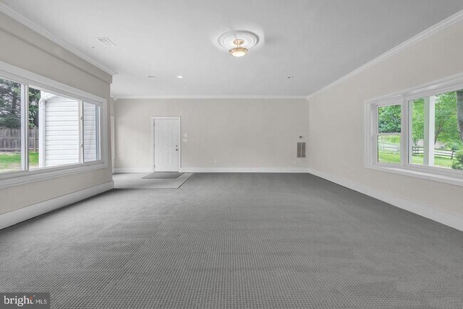 Building Photo - 10911 Chandler Rd