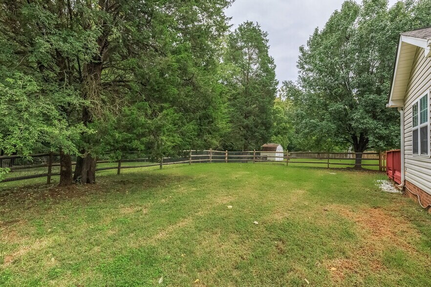 Building Photo - 14903 Cane Field Dr