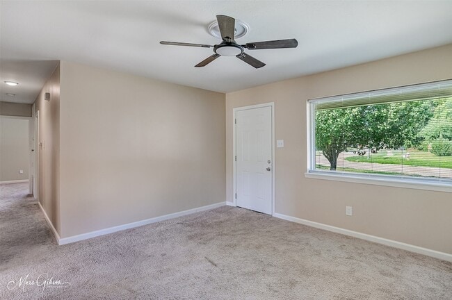 Building Photo - 2121 Venus Dr