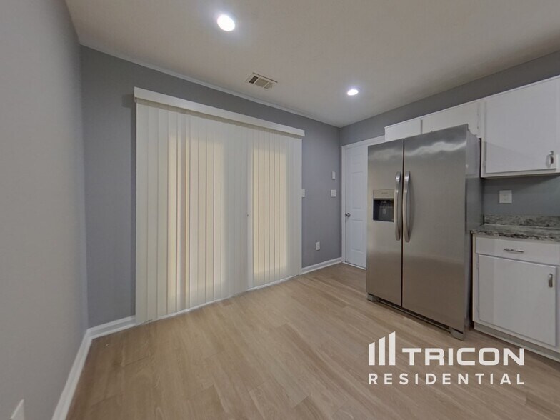 Building Photo - 1384 Ling Dr