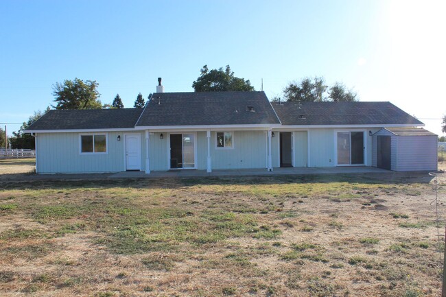 Building Photo - Available Soon! Must See 2 Bedroom Home Lo...