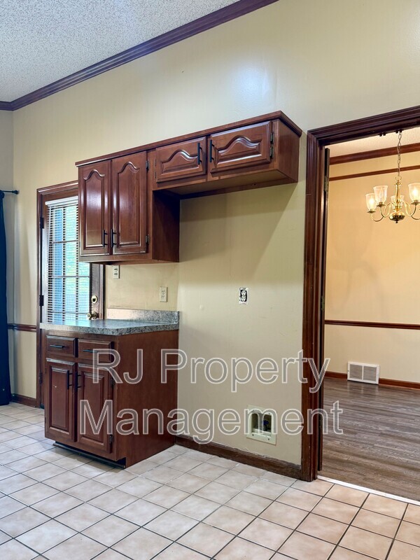 Building Photo - 6678 Spencer Forest Cove W