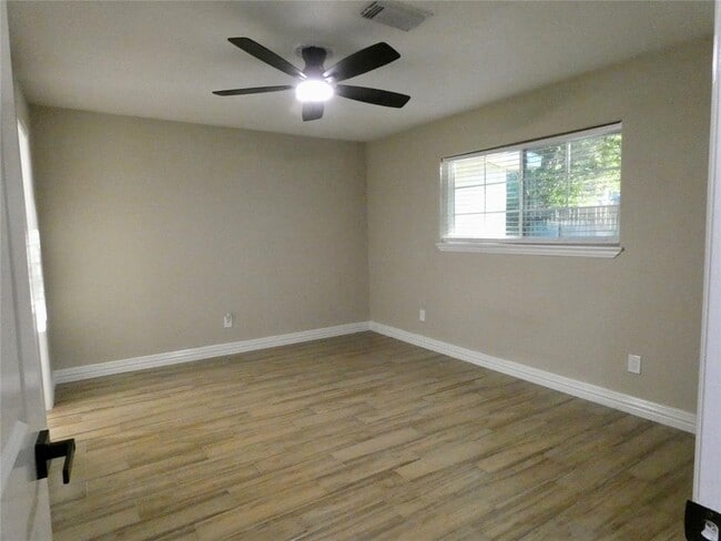 Building Photo - 8919 Winding River Dr