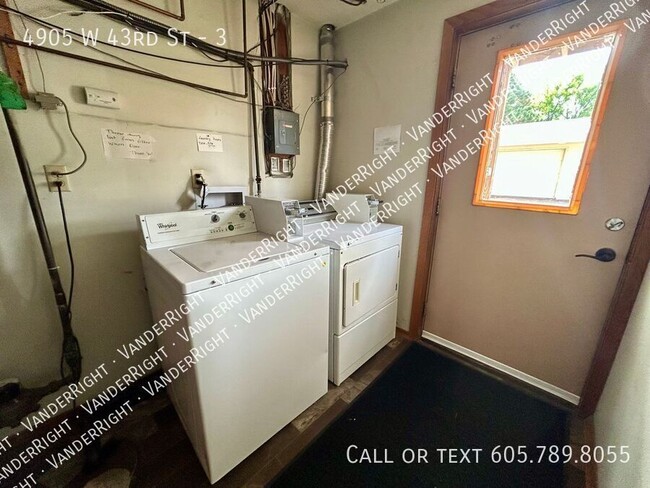 Building Photo - 4905 W 43rd St