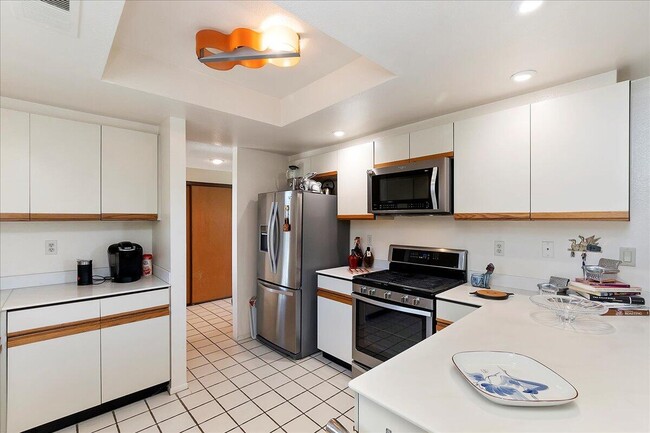 Building Photo - 1326 Tiffany Cir N
