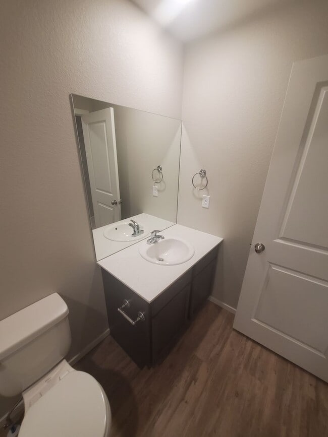 Building Photo - Updated and Bright 3 Bedroom Townhouse in Greeley!