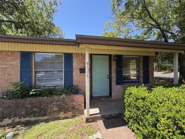 Building Photo - 3115 W Terrace Dr
