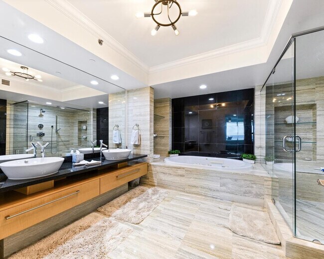 Building Photo - 101 S Fort Lauderdale Beach Blvd