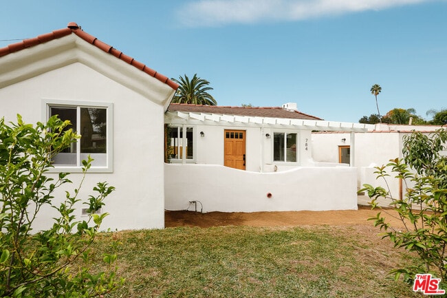 Building Photo - 784 Elmira St