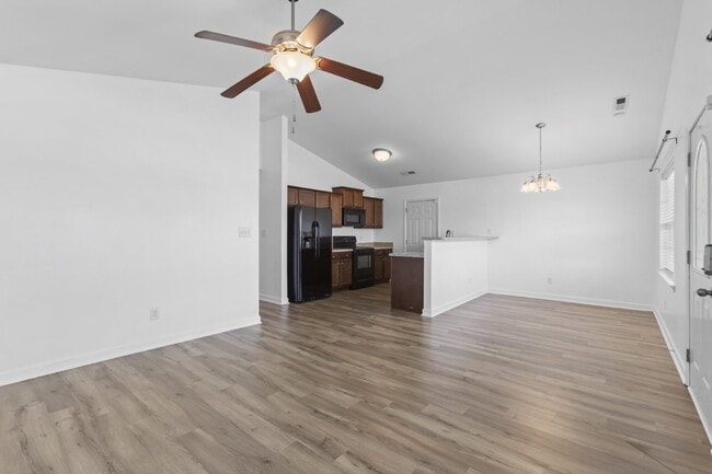 Building Photo - Bradford Estates!