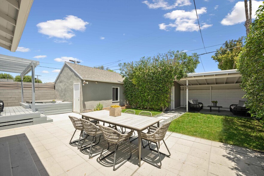 Building Photo - 4460 Stansbury Ave