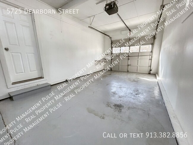 Building Photo - 3-Bed, 2-Bath Home for Rent in Coveted Mis...