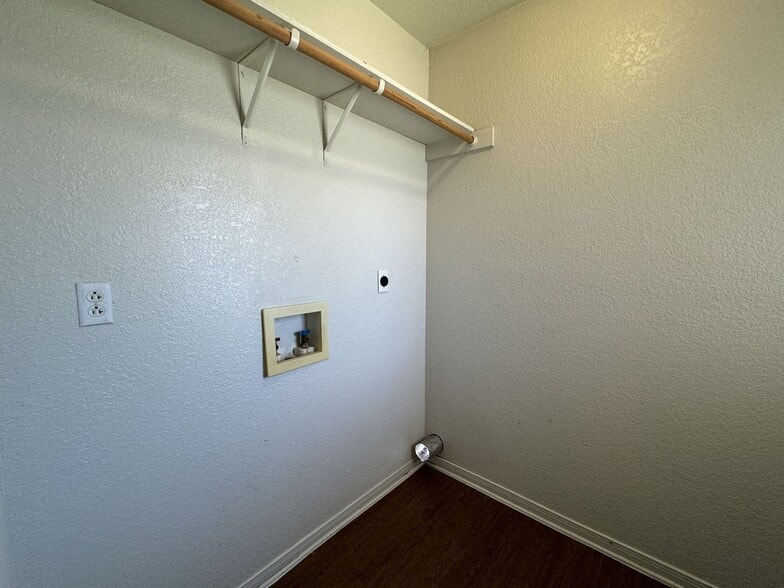 Building Photo - 3301 Barcelona Dr