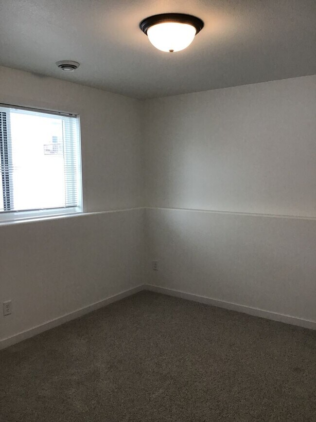 Building Photo - 3 Bed 3 Bath Single Family Home