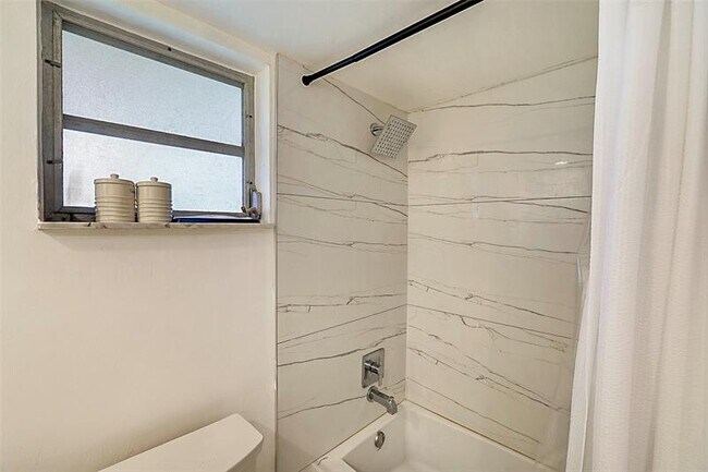 Building Photo - 2850 Forest Hills Blvd