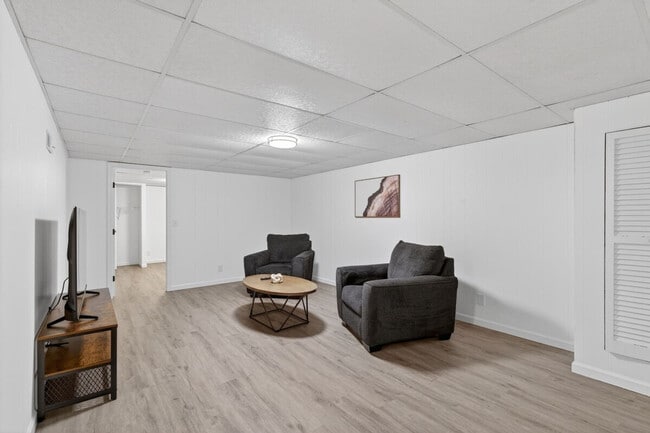 Building Photo - 1545 Reale Ave