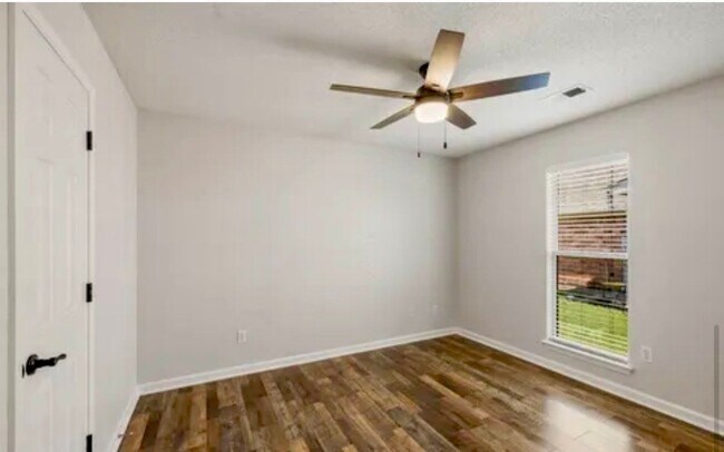 Building Photo - 5428 Bradley Dr