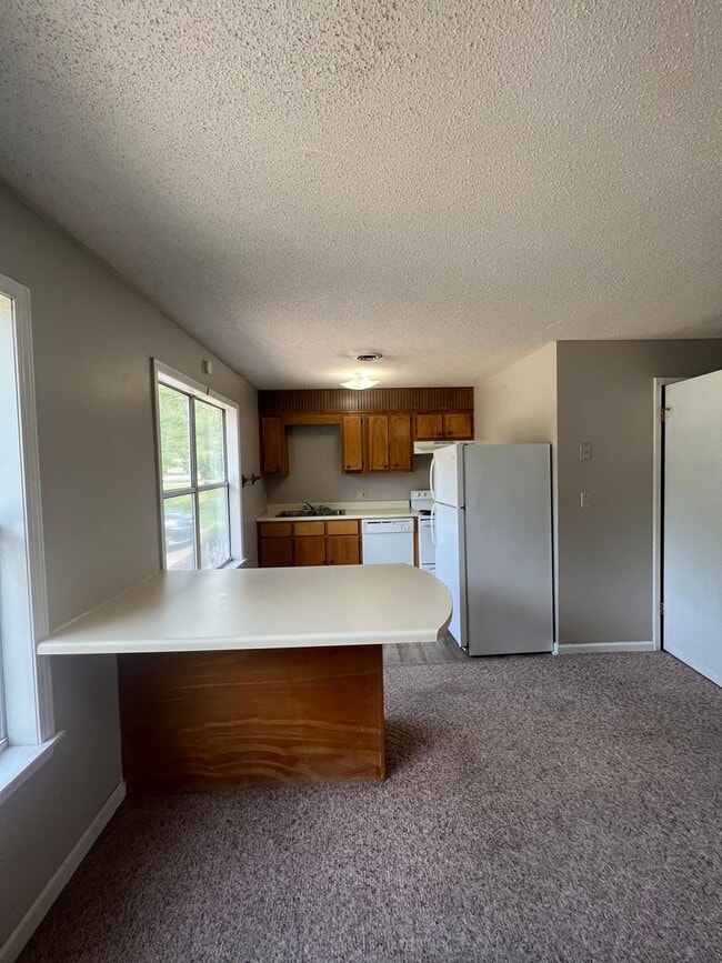 Building Photo - 208 Ivie Ln
