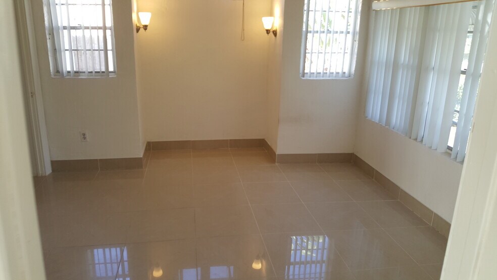 Building Photo - 319 Kenilworth Blvd