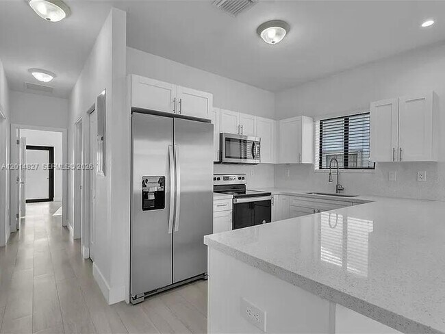 Building Photo - 4817 E 9th Ln