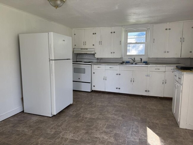 Building Photo - 211 W Main St