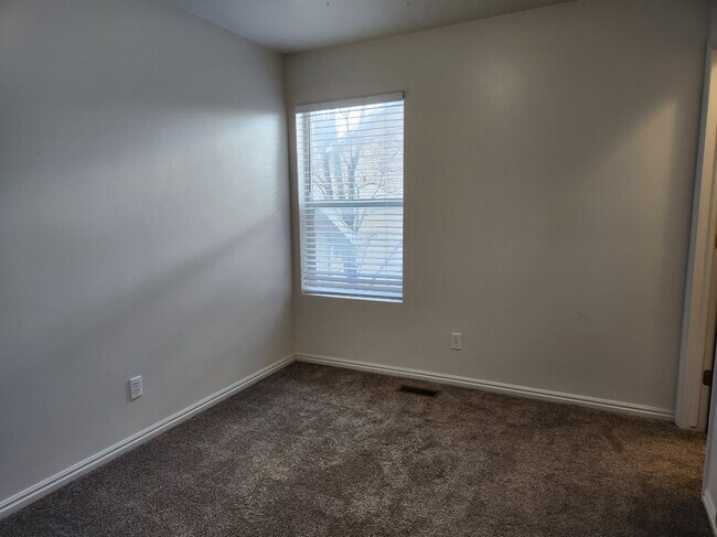 Building Photo - 129 W 100 N