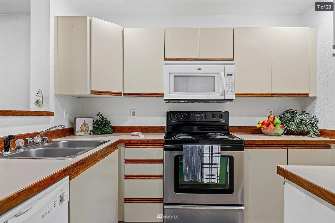 Building Photo - 2100 S 336th St