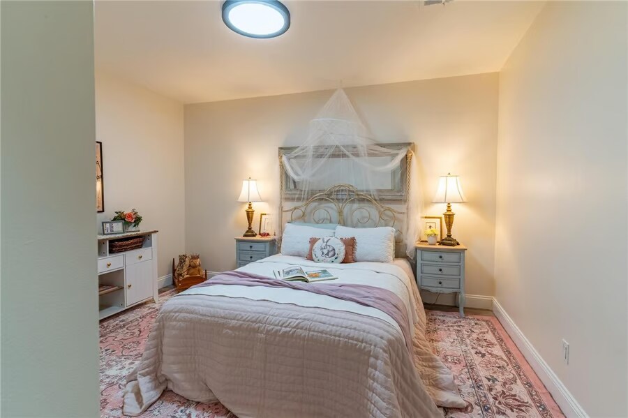 Building Photo - 1649 Crestview Ave