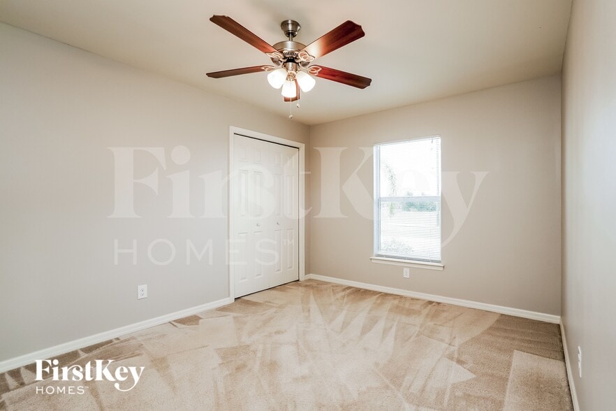 Building Photo - 2026 NW 10th Ave