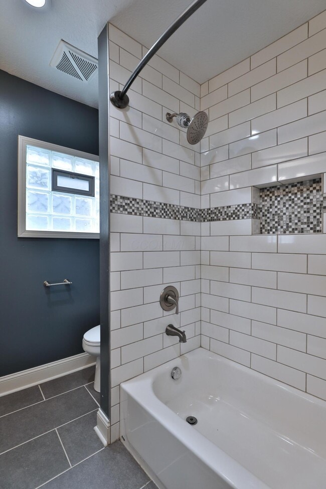 Building Photo - 693 Wilson Ave