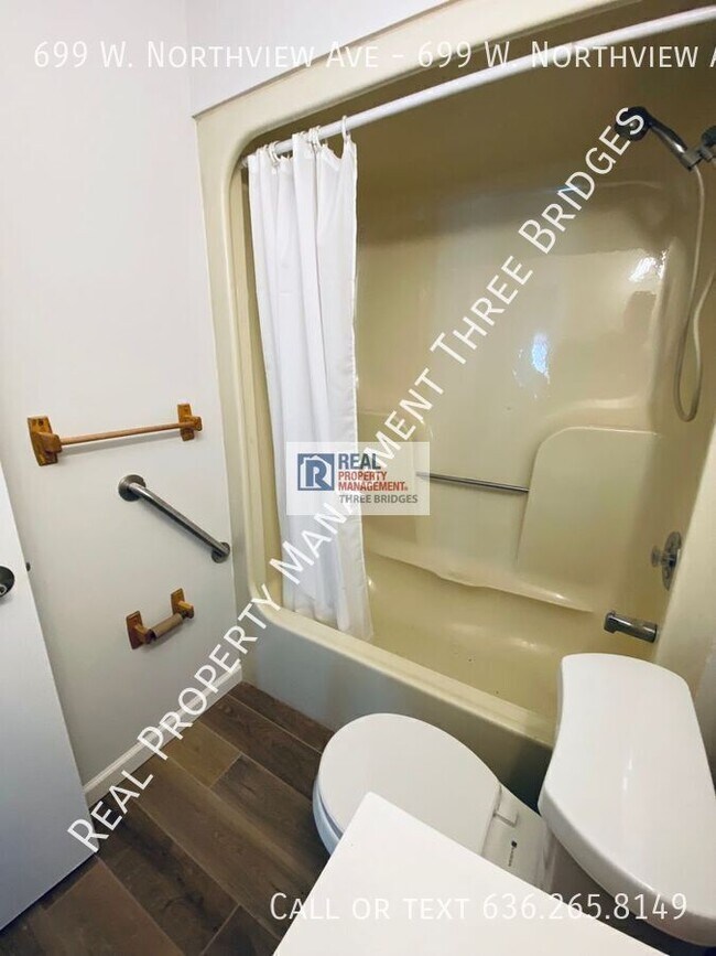 Building Photo - 699 W Northview Ave