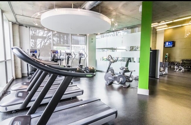 Building Photo - 1901 Post Oak Blvd