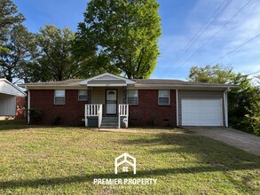 Building Photo - Move-in Ready 3BR Home in 38118 | Hardwood Floors, Garage & Fenced Yard