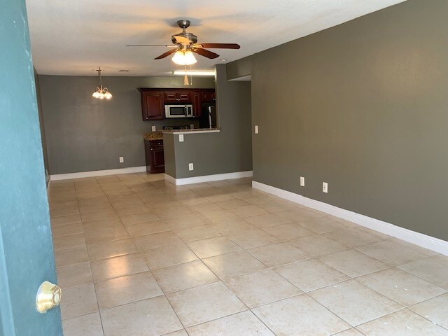 Building Photo - 897 Fording Island Rd