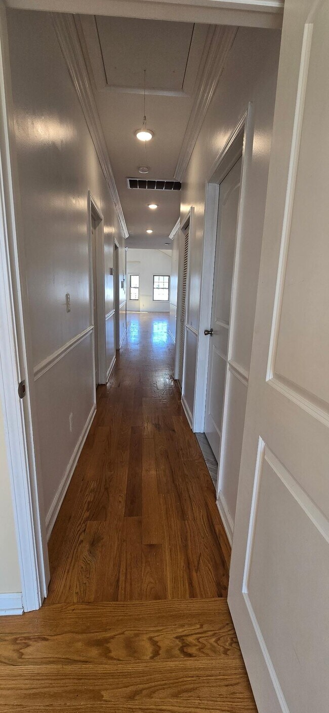 Building Photo - 47 Terhune Ave
