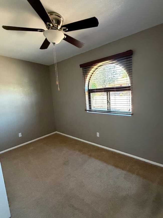 Building Photo - 3 bedroom 2 bath Next to PDS Elementary Sc...