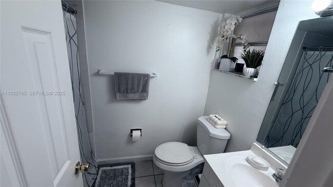 Building Photo - 8860 Fontainebleau Blvd