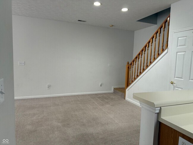 Building Photo - 9356 Villa Creek Dr