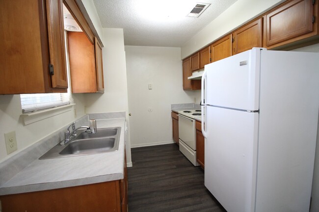 Building Photo - 3/2 brick with fenced backyard in SW Pensa...