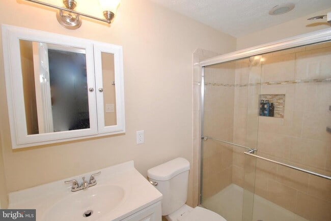 Building Photo - 637 Whittier Pkwy