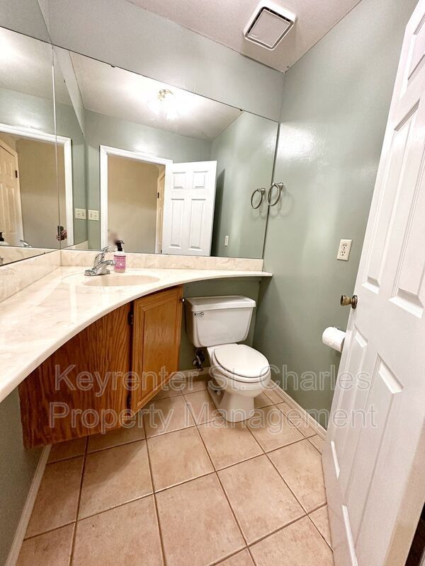 Building Photo - 2747 Sherborn Ln