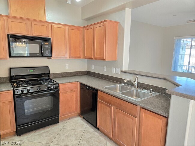 Building Photo - 6868 Sky Pointe Dr