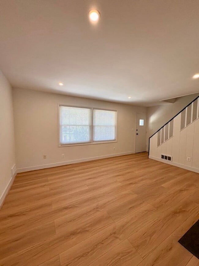 Building Photo - 6007 Crawford Dr